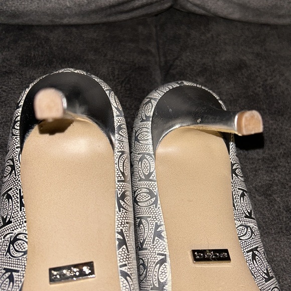 🌻 Gorgeous Silver Pumps 🛍️ bebe 💕 Festive 🛍️ Size 8 - Picture 9 of 12